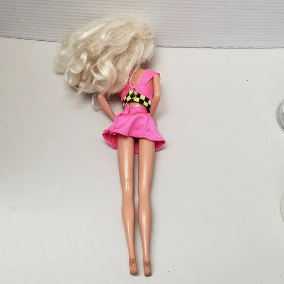 Barbie Doll Secret Hearts 1992 (Redressed) - Picture 8 of 8